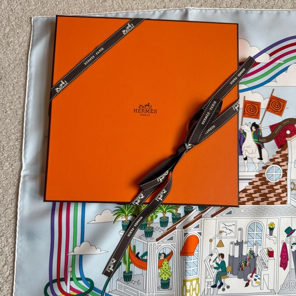 Hermès La Maison des Carrés Silk Scarf 90cm Pierre Marie Rare - Picture 12 of 12